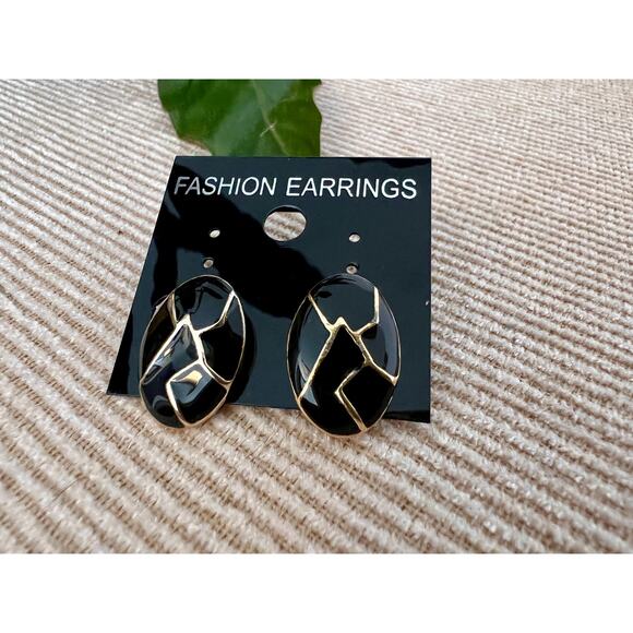 Vintage Mod Black & Gold Geometric Earrings, Clip-on Costume Earrings - Picture 2 of 7